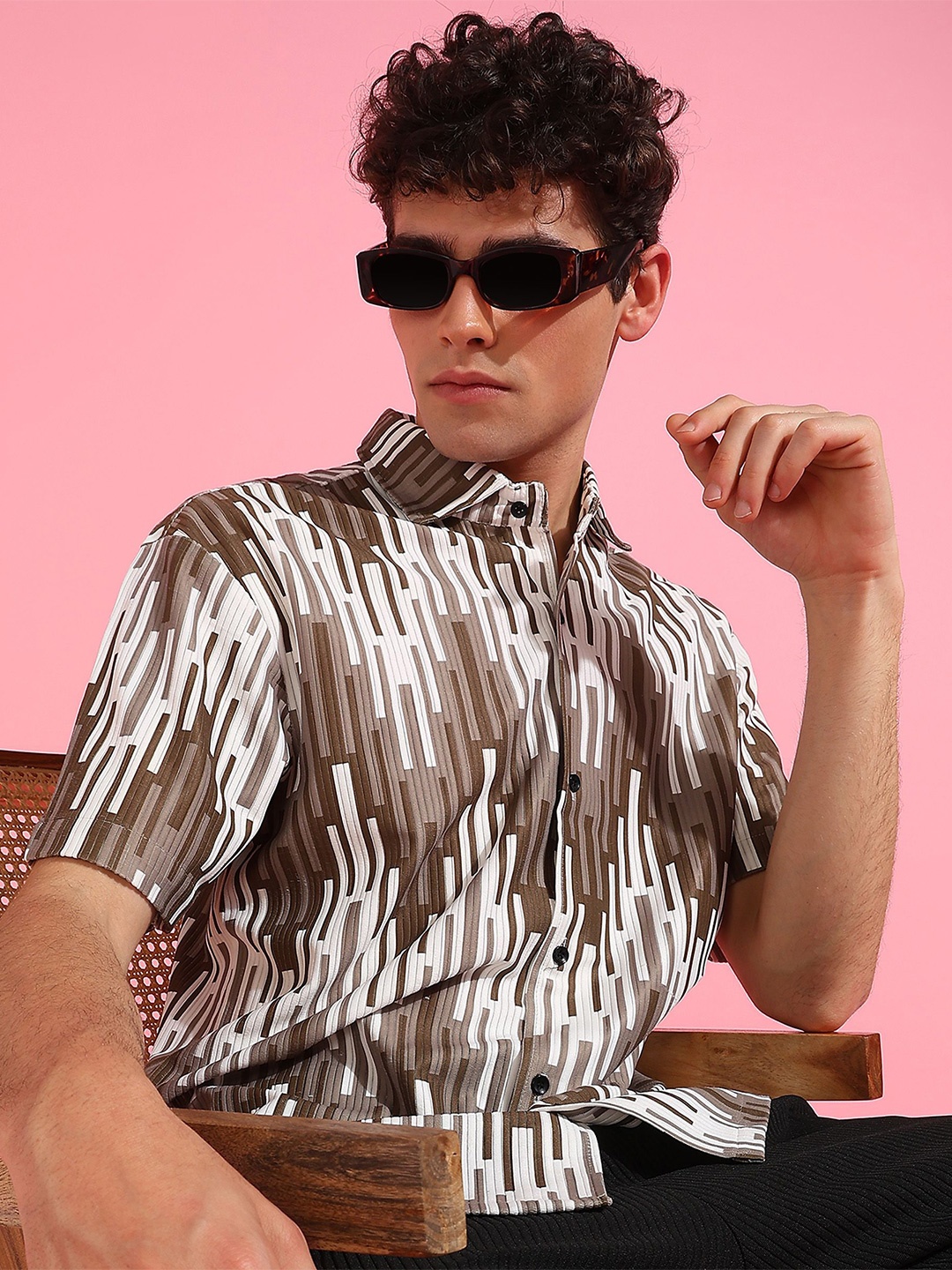 

INDICLUB Men Spread Collar Abstract Printed Casual Shirt, White