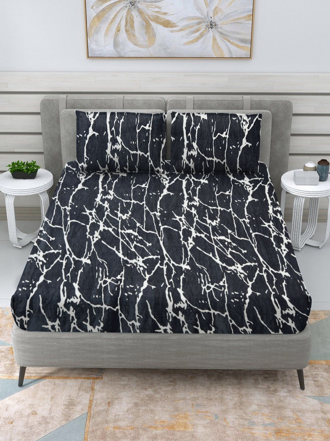 

RRC Black & White Abstract Printed Woolen 300 TC Queen Bedsheet Set 2.28 m X 2.54 m