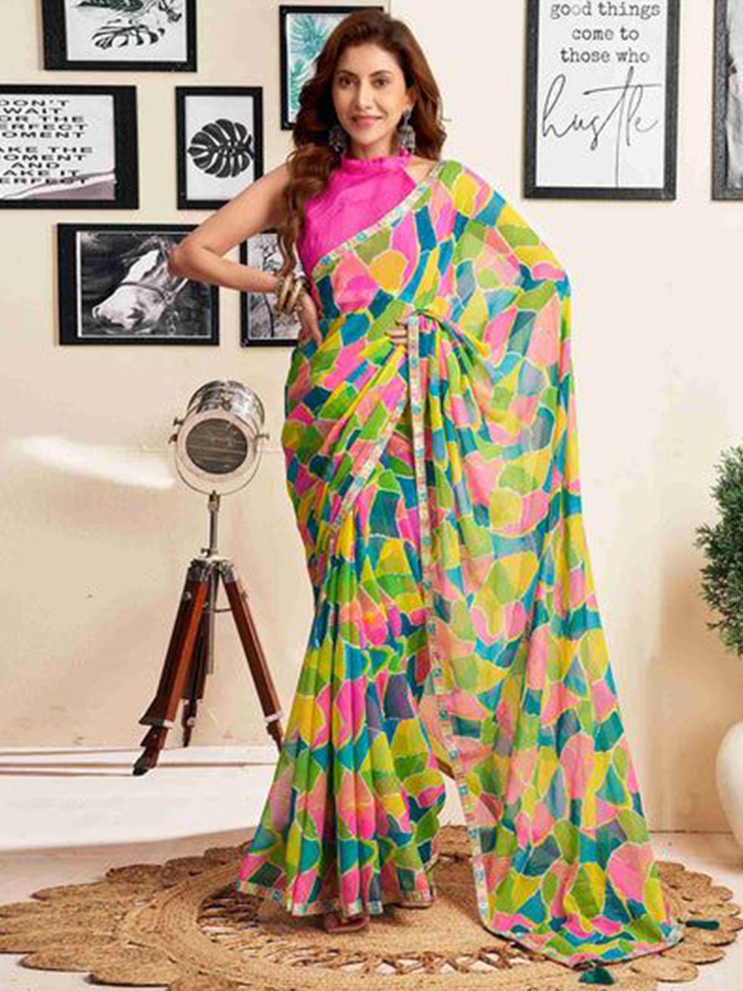 

VRAGI Abstract Printed Pure Georgette Saree, Green