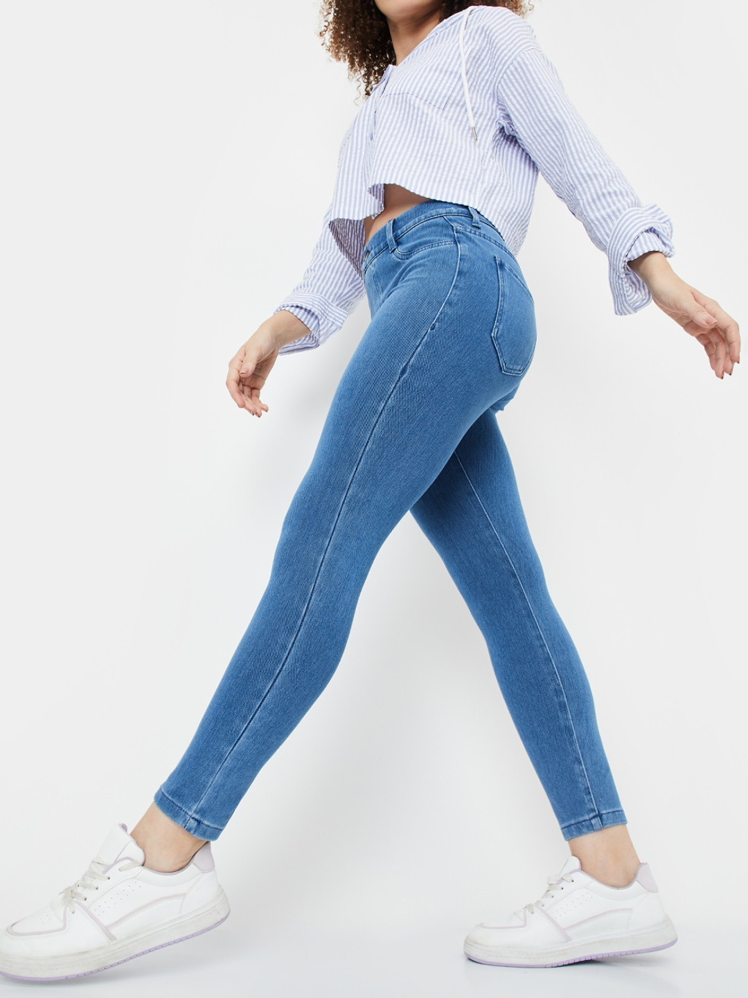 

max Women Mildly Distressed Jeans, Blue