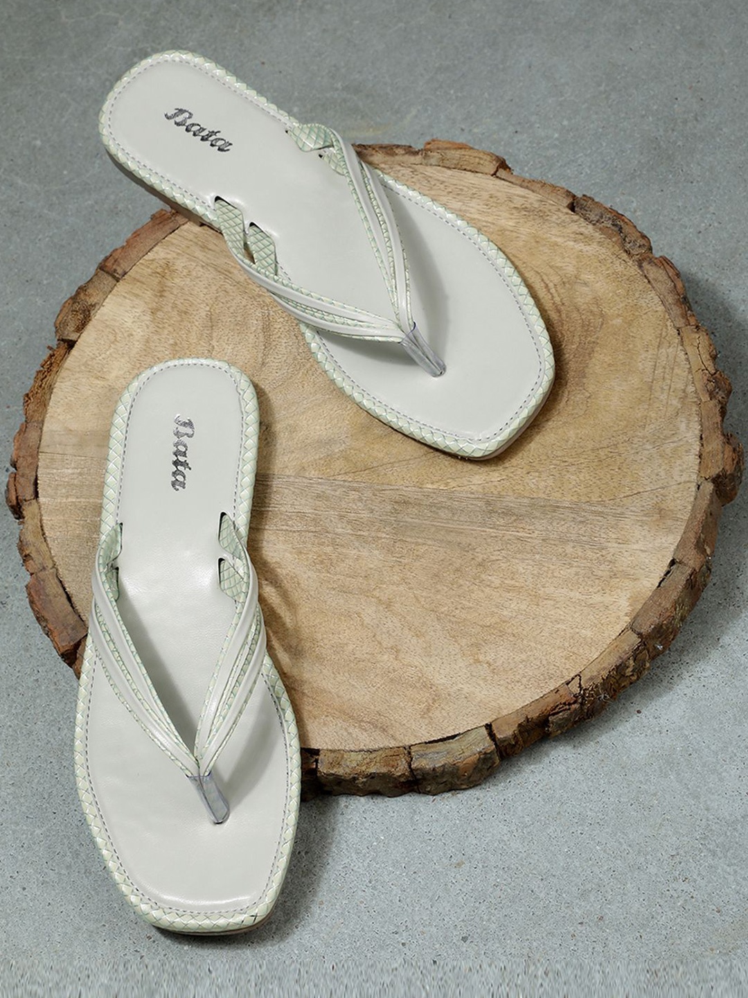 

Bata Women Thong Flip-Flops, Green