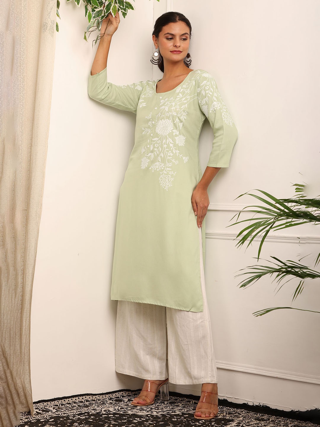 

Bhuja Floral Printed Regular Straight Kurta, Green