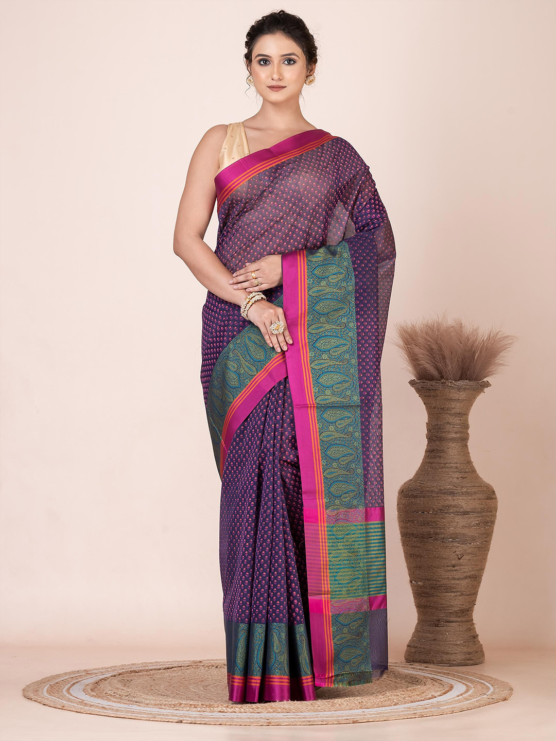 

VIBHAVARI Ethnic Motifs Printed Saree With Blouse Piece, Purple