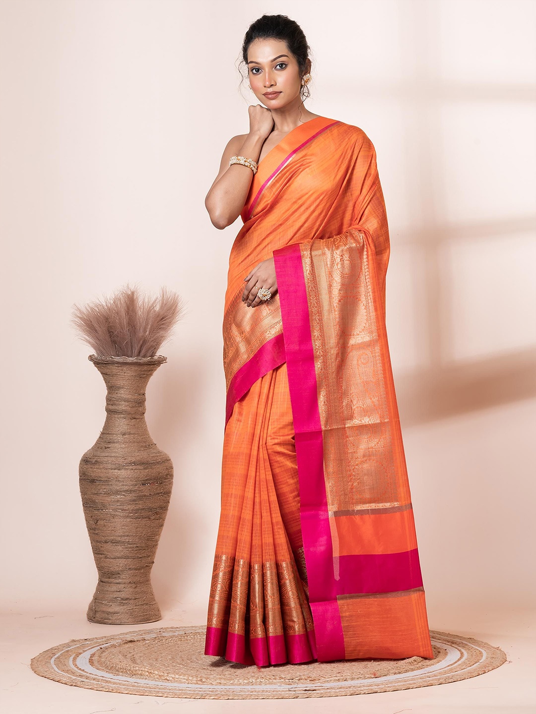 

VIBHAVARI Women Zari Saree, Orange