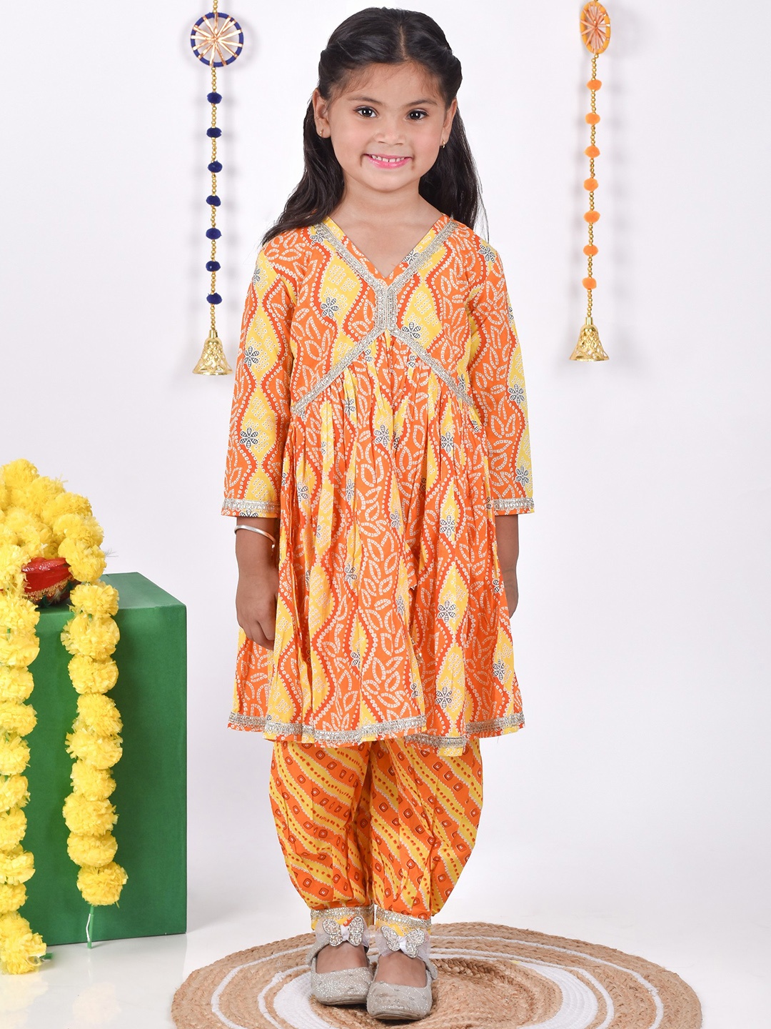 

AATYA KIIDS Girls Ethnic Motifs Printed Empire Gotta Patti Pure Cotton Kurta with Salwar, Yellow