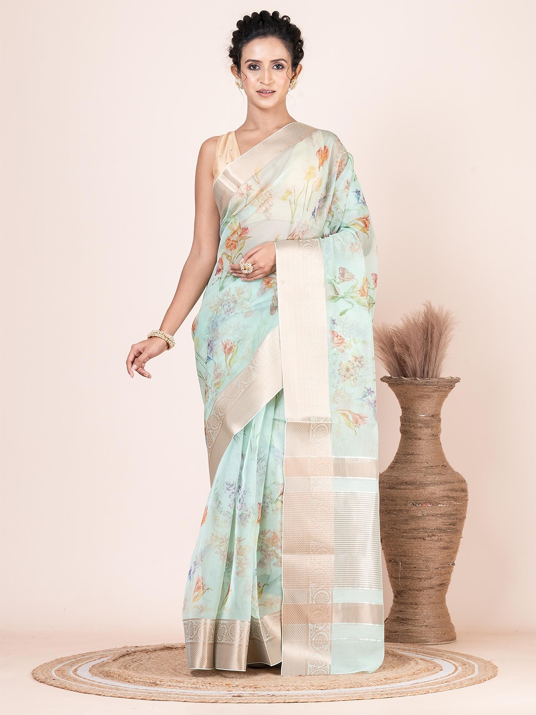 

VIBHAVARI Floral Printed Woven Design Zari Organza Saree, Green