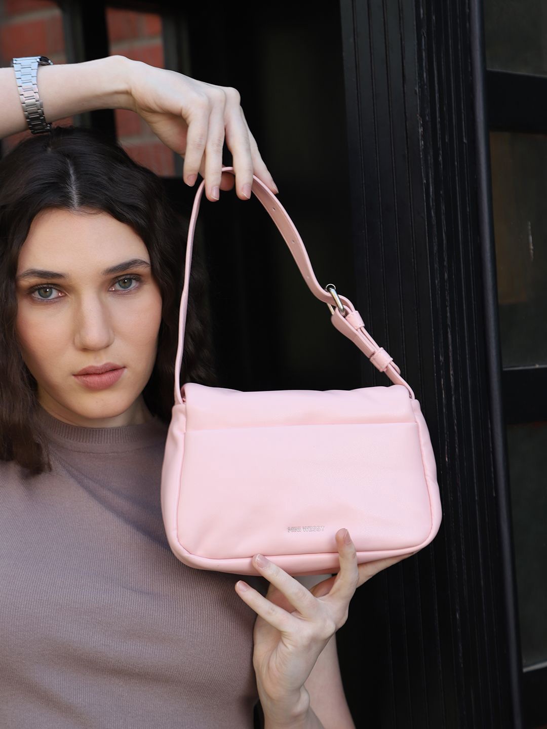 

MINI WESST Women Solid Structured Handheld Bag, Pink