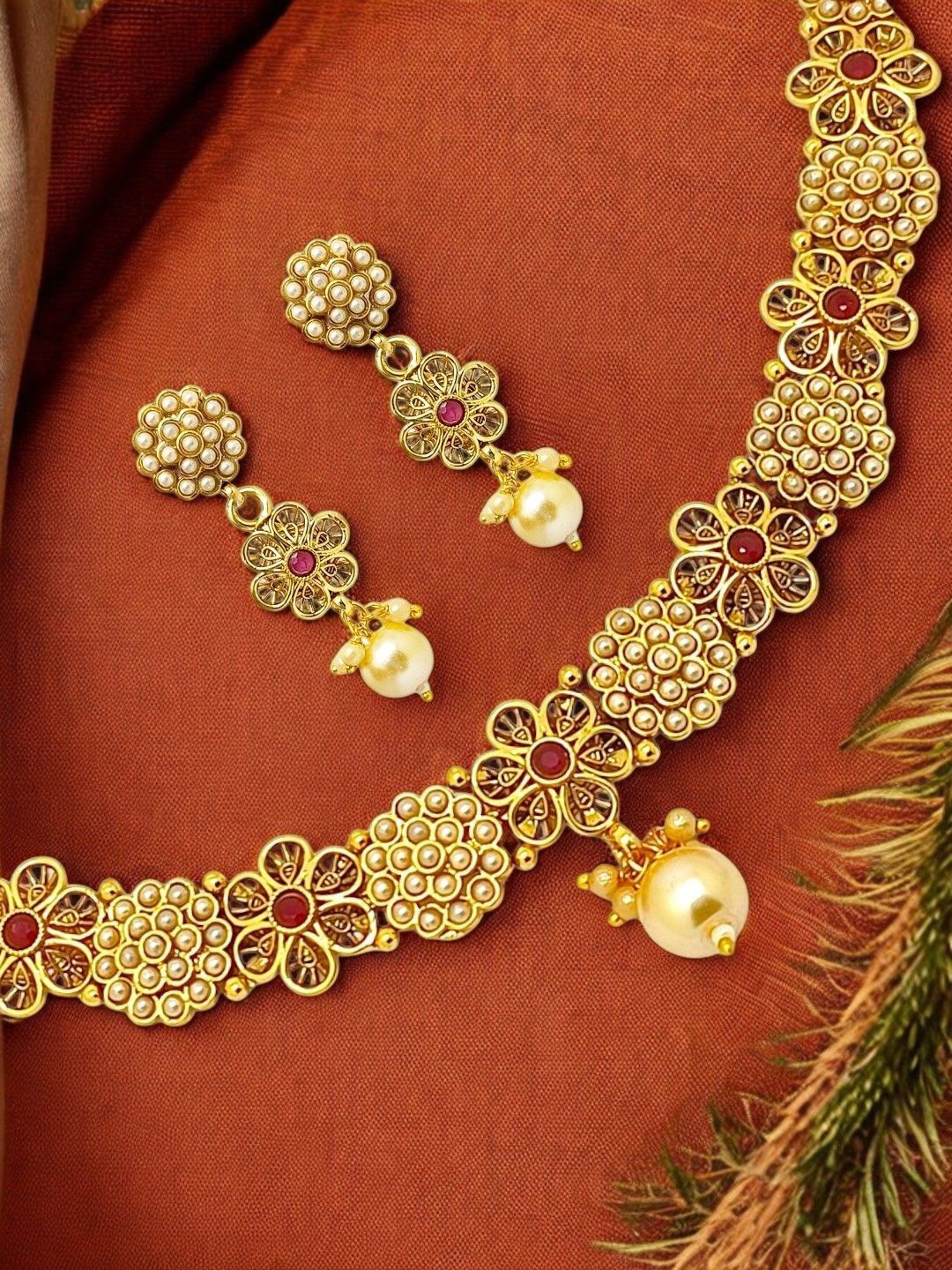 

FEMMIBELLA Gold-Plated Stone-Studded & Beaded Jewellery Set