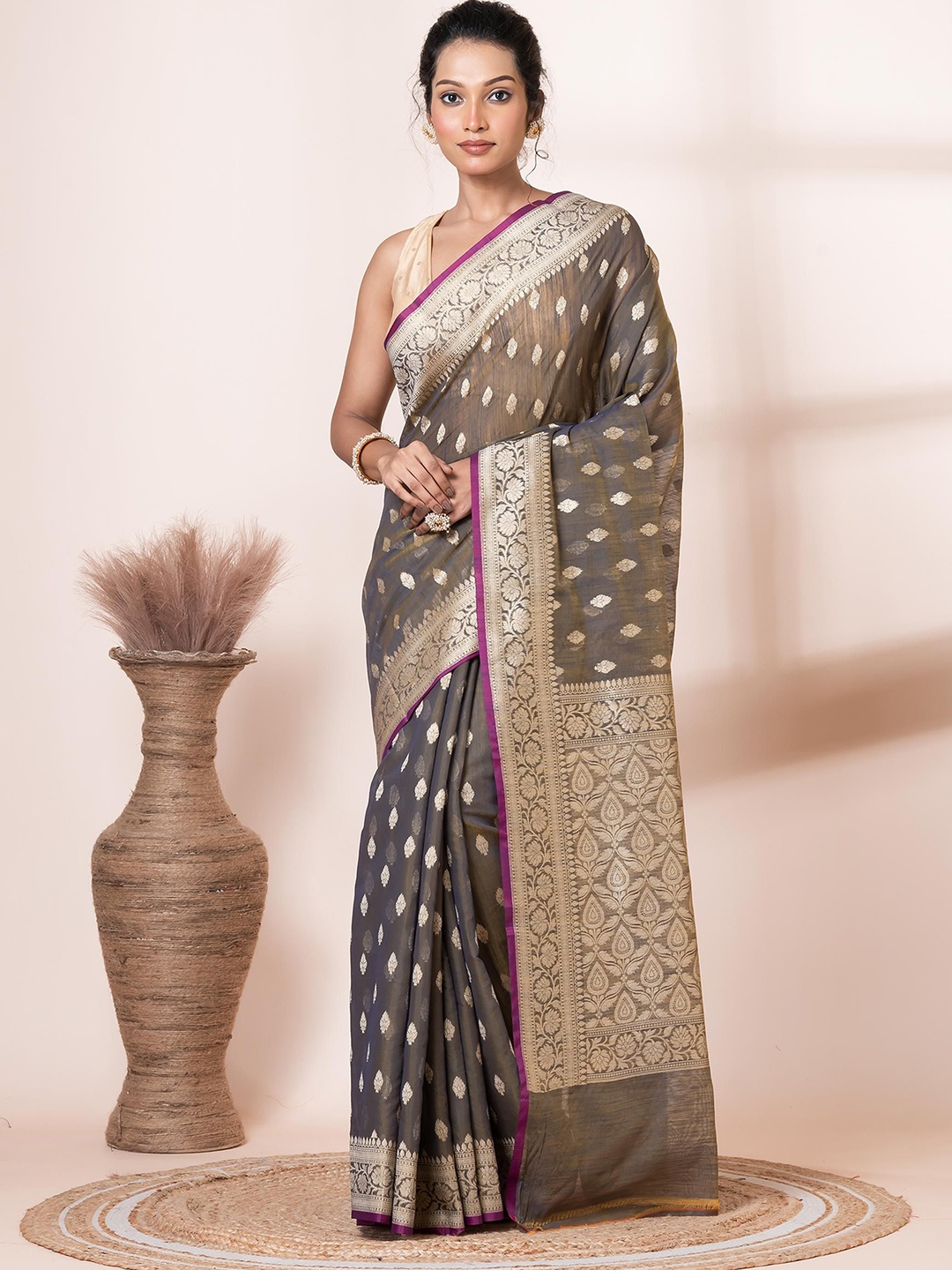 

VIBHAVARI Woven Design Zari Saree, Grey