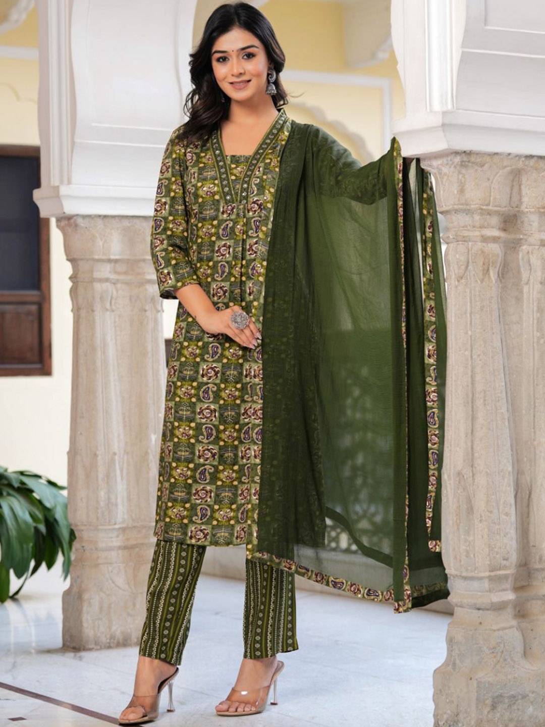 

KALINI Women Floral Printed Regular Kurta with Trousers & With Dupatta, Green