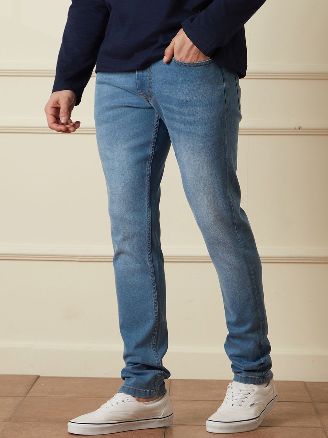 

WROGN Men Comfort Slim Fit Light Fade Jeans, Blue