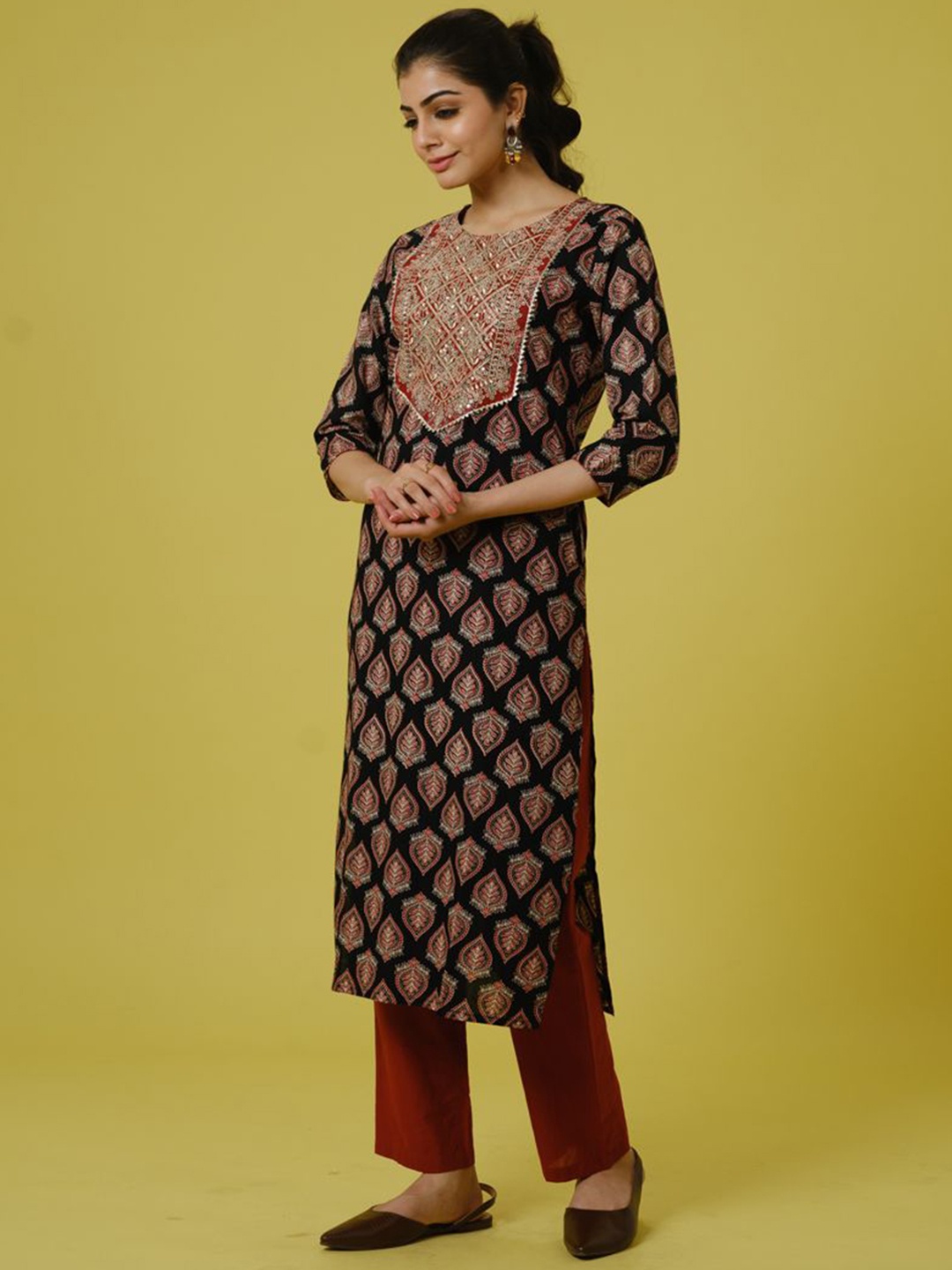 

Hassu's Women Ethnic Motifs Printed Regular Sequinned Kurta with Trousers, Black
