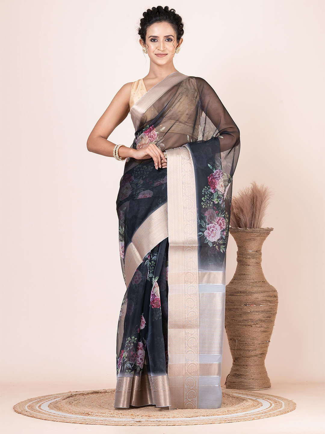 

VIBHAVARI Floral Printed Woven Design Zari Organza Saree, Black