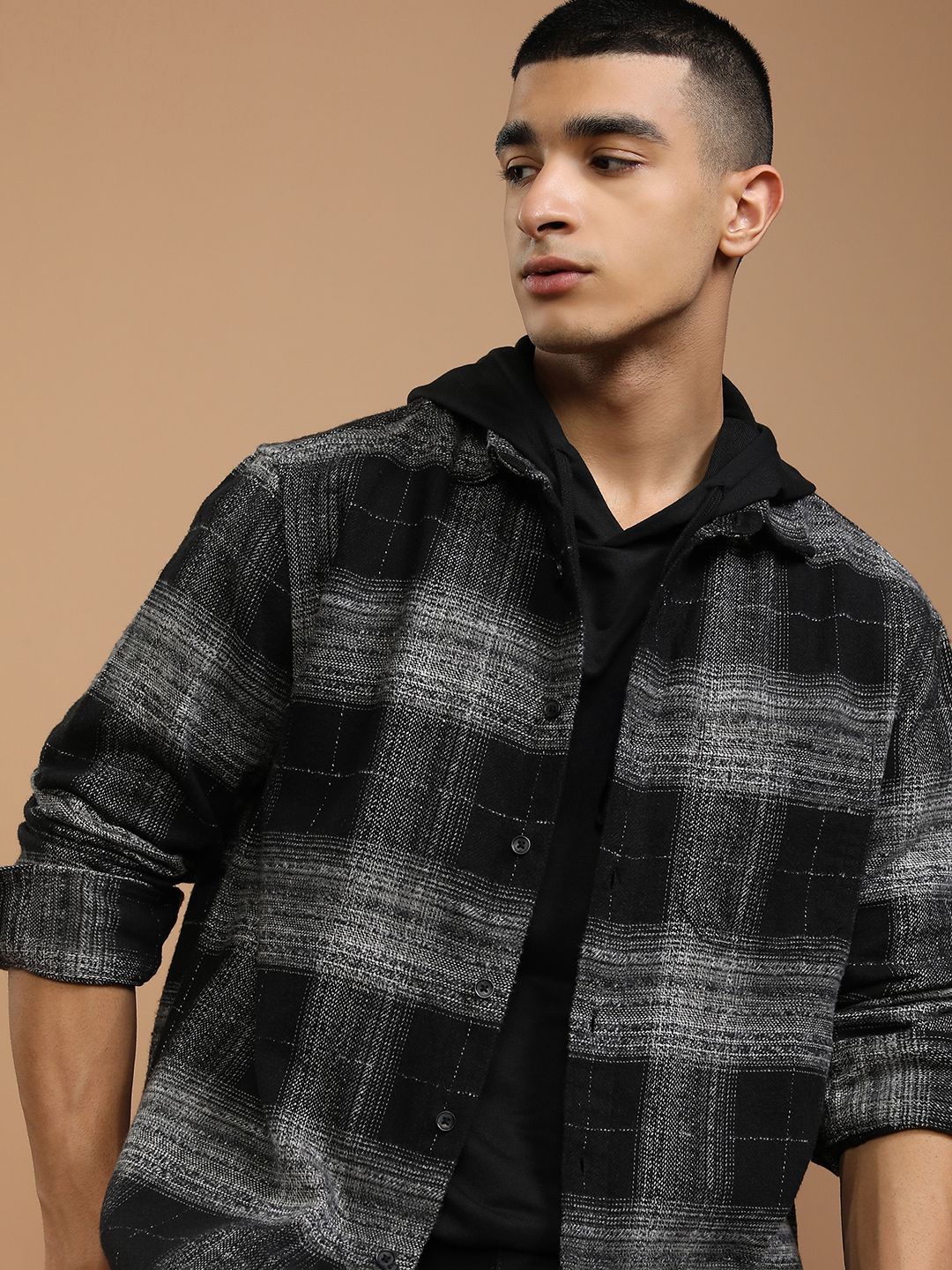 

HIGHLANDER Men Spread Collar Checked Cotton Relaxed Fit Casual Shirt, Black