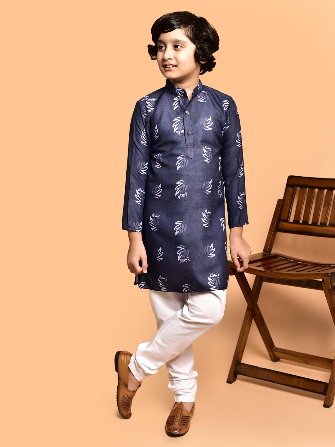 

PRINTINDIA Boys Floral Printed Mandarin Collar Straight Kurta With Pyjamas, Navy blue