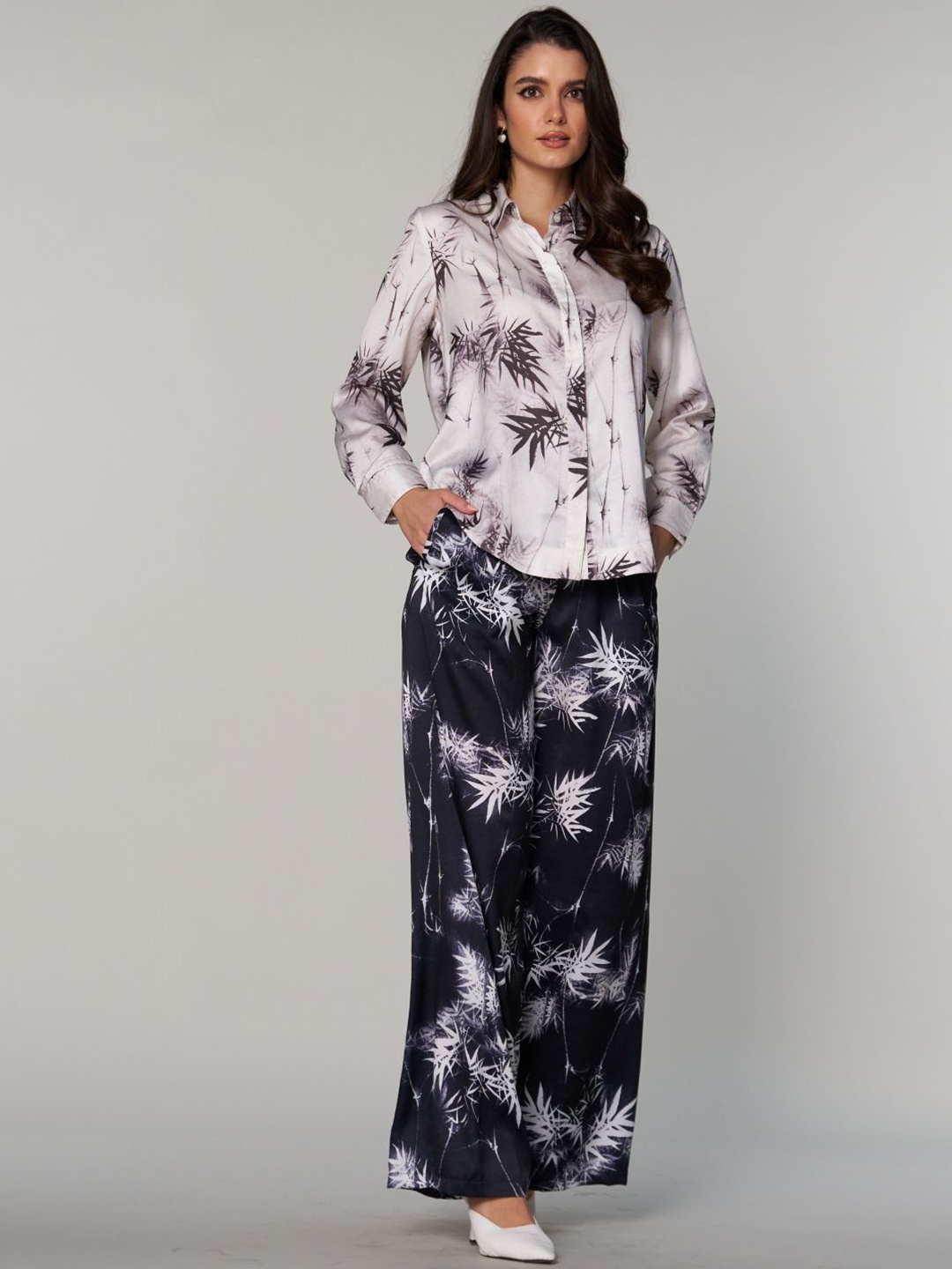

Style Island Women Printed Relaxed Fit Wide Leg Trouser, Black