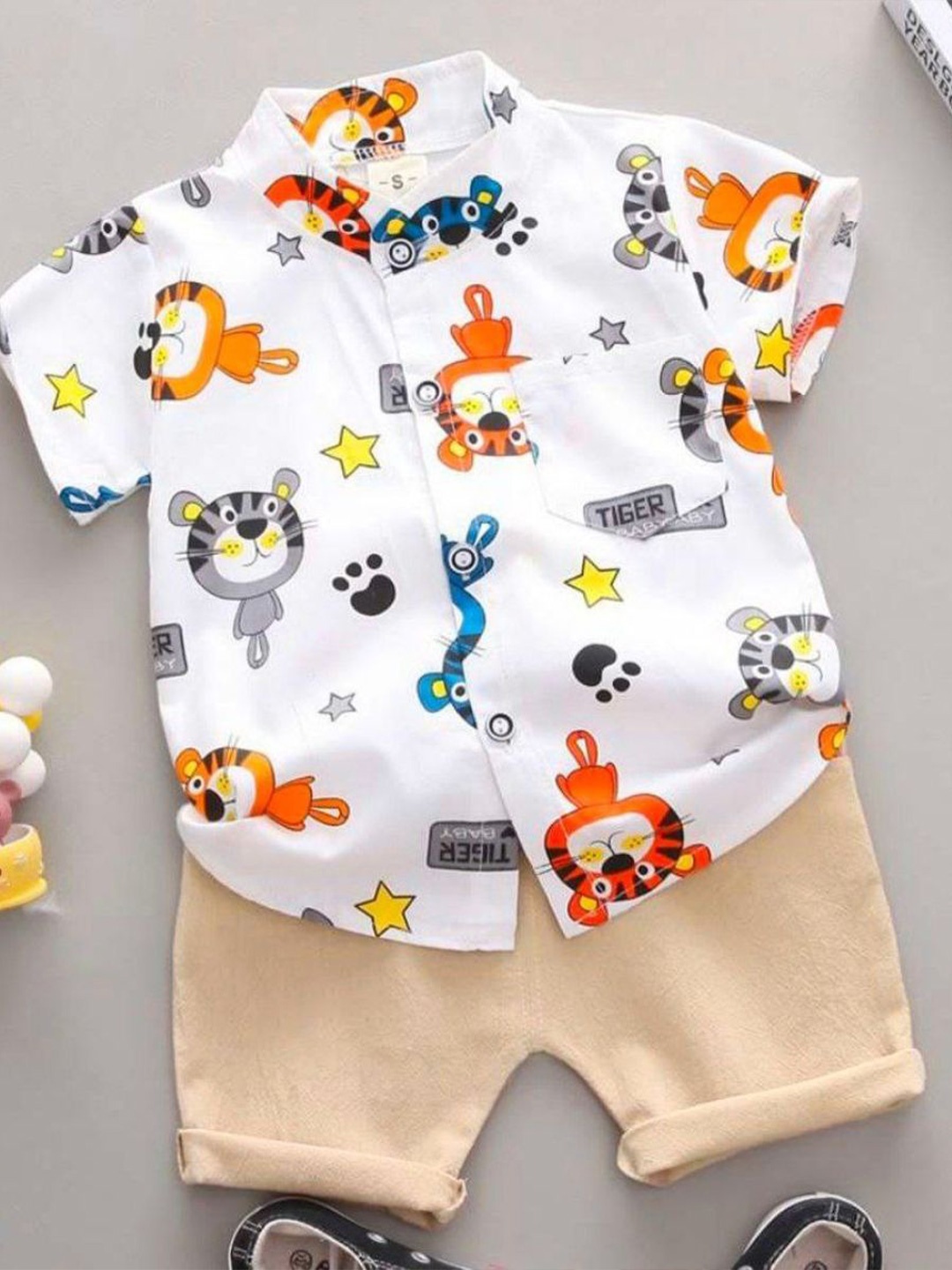 

ULTRINA Boys Cartoon Characters Printed Mandarin Collar Shirt With Shorts, White