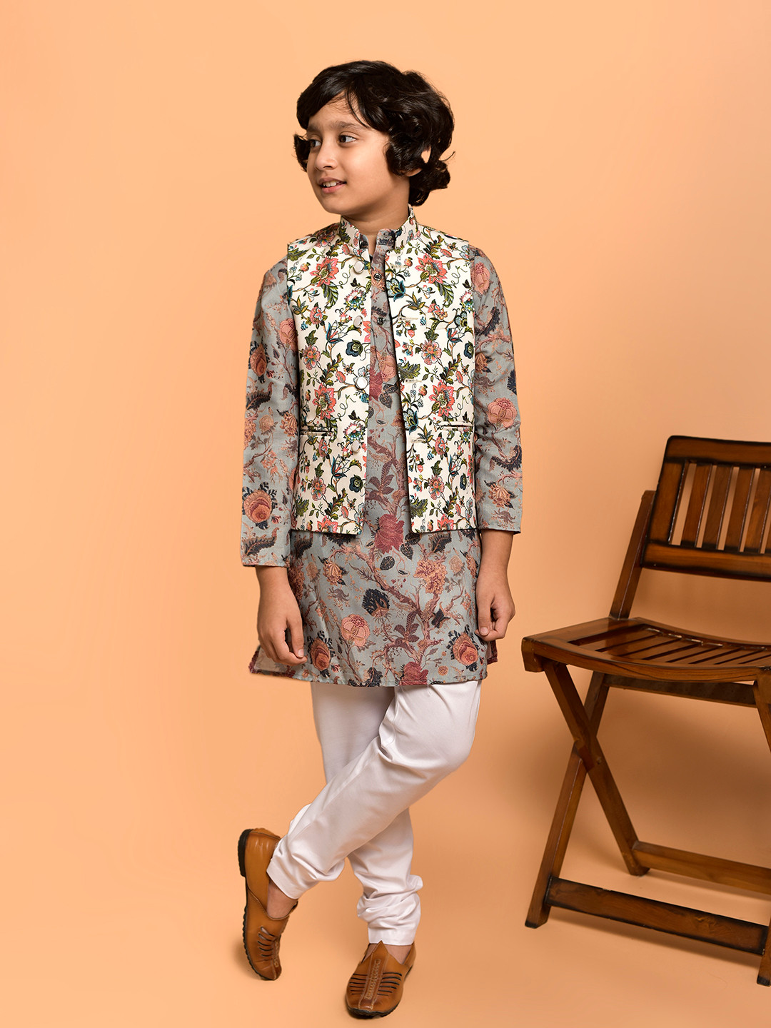 

PRINTINDIA Boys Floral Printed Band Collar Straight Kurta with Trouser & Nehru Jacket, Grey