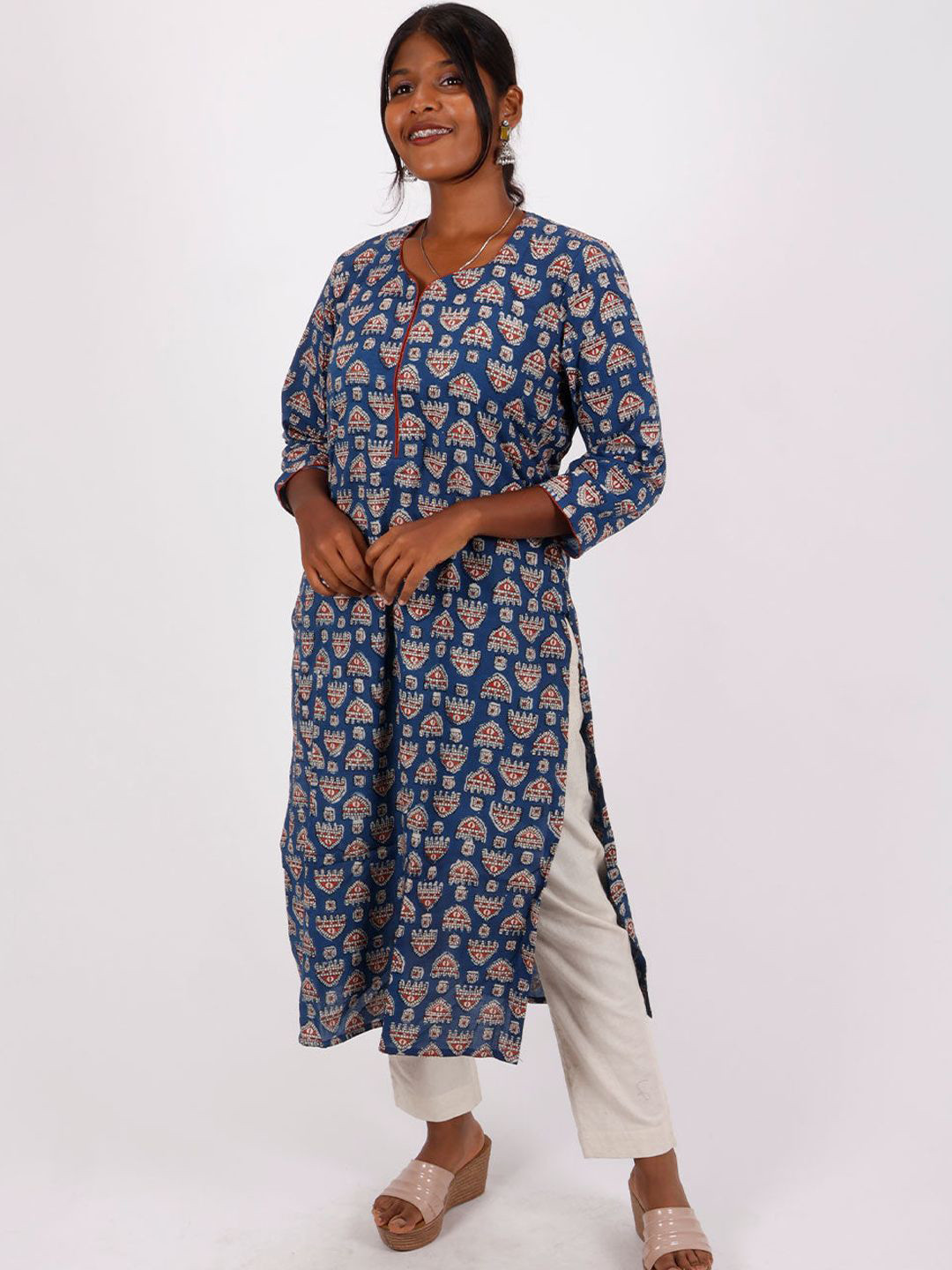

Avishya Women Geometric Printed Straight Kurta, Blue