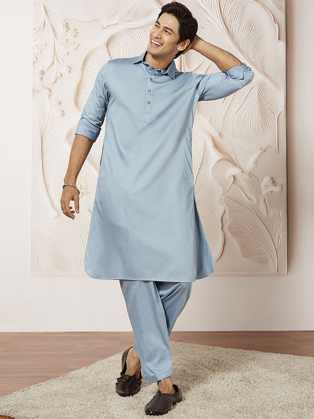 

VASTRAMAY Shirt Collar Long Roll-Up Sleeves Regular Pathani Kurta With Pyjama, Blue