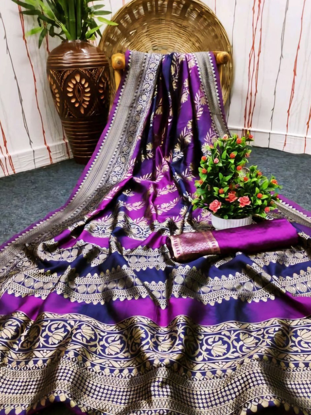 

Wuxi Woven Design Zari Pure Silk Banarasi Saree, Purple