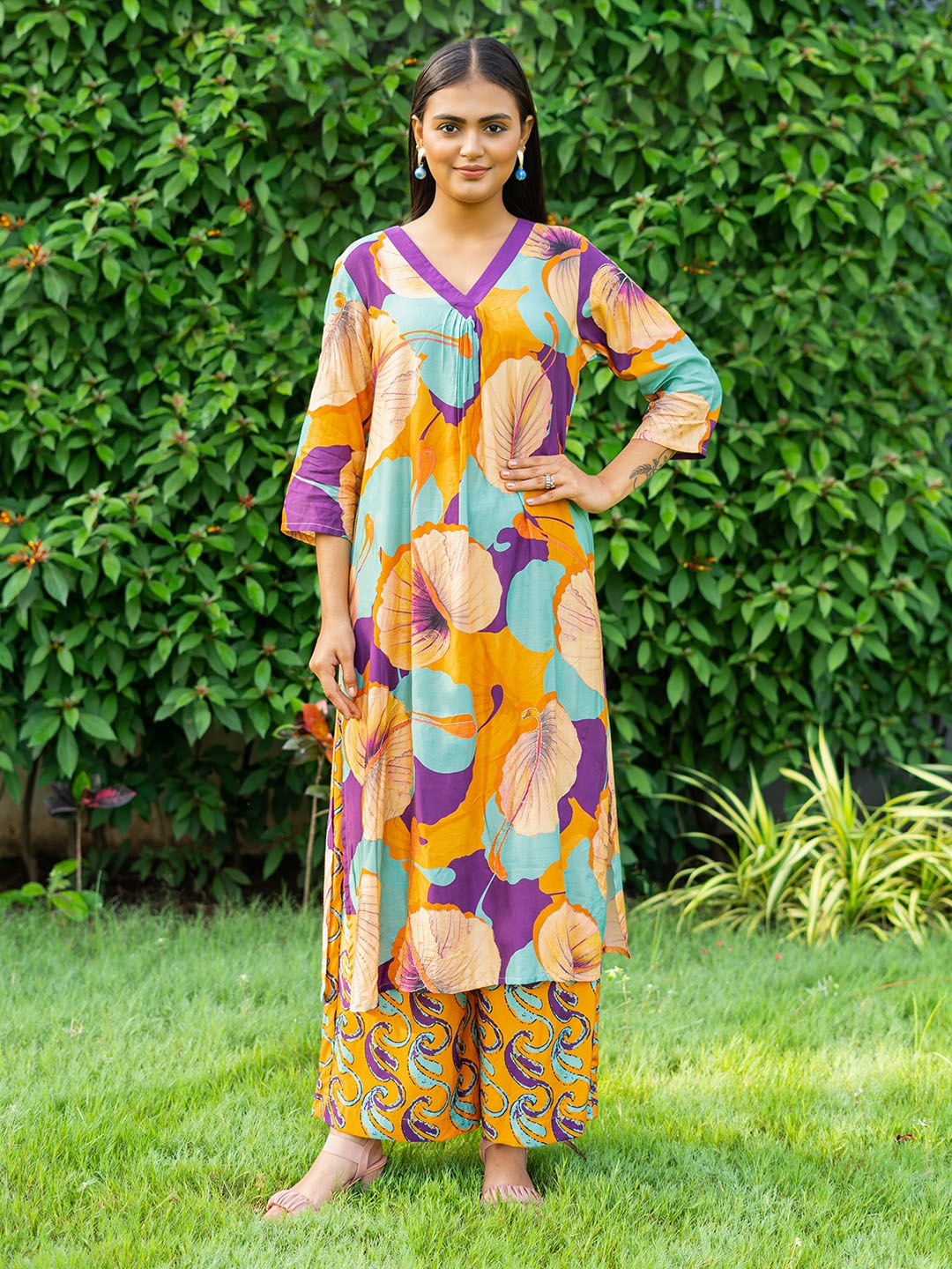 

EARTH O FAB Leaf Printed V-Neck Top With Palazzo, Purple