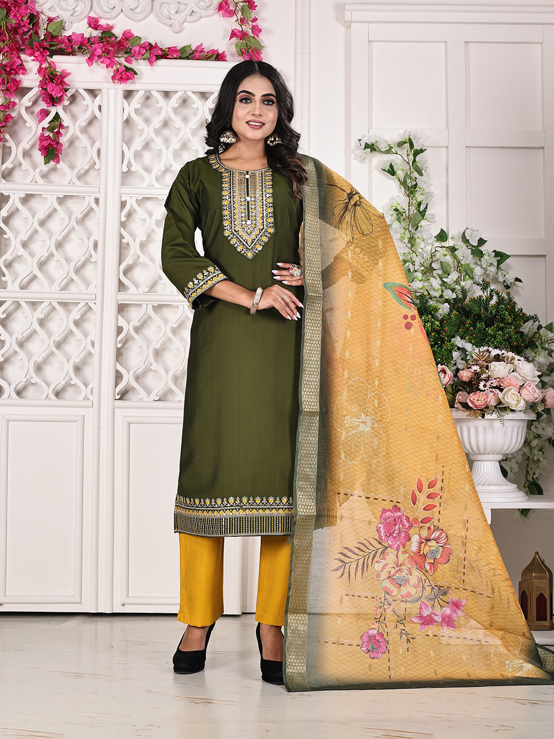 

Maheesha Round Neck Floral Embroidered Thread Work Straight Kurta with Trouser & Dupatta, Green