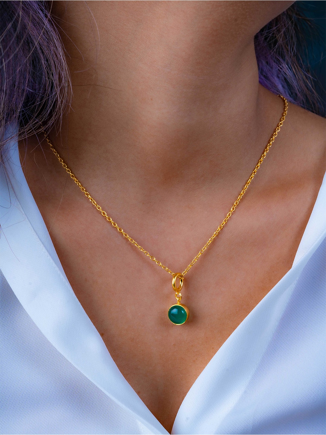 

TOTAPARI Gold Plated Onyx Stone studded Pendant With Chain