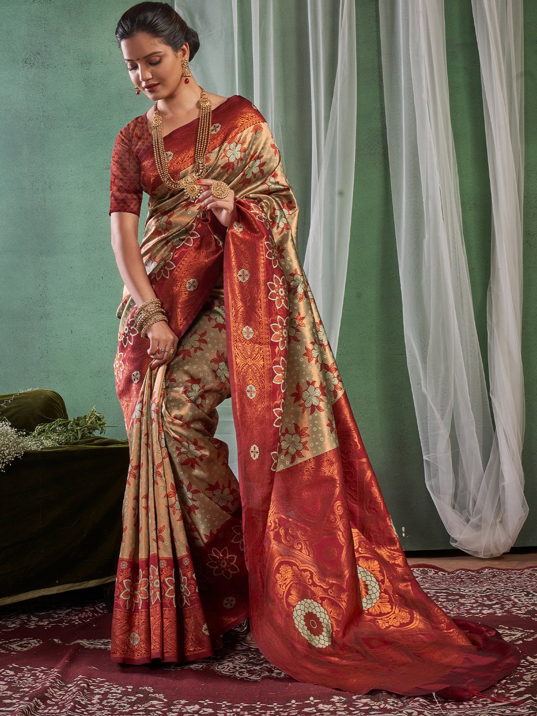

Wuxi Floral Woven Design Zari Pure Silk Banarasi Saree, Maroon