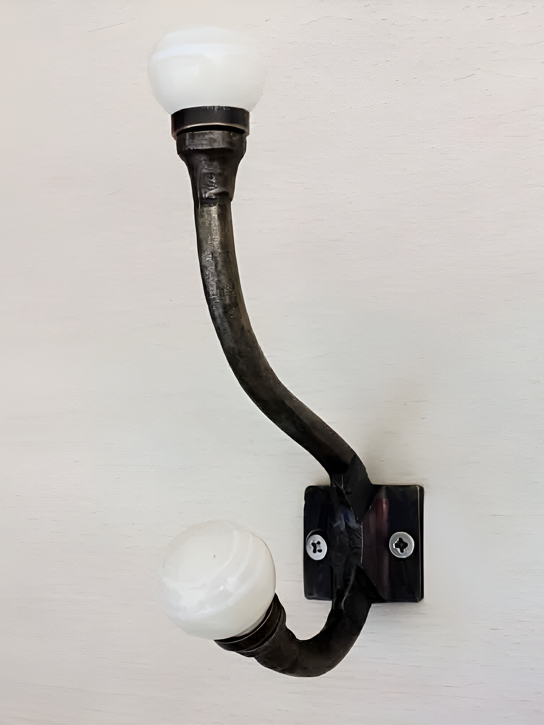 

IndianShelf White & Black Striped Ceramic Wall Hook