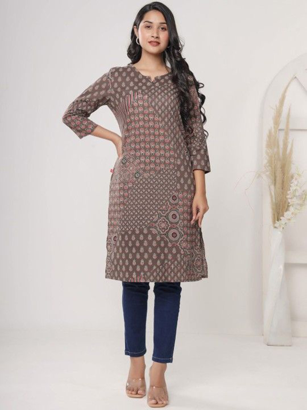 

Chandbaali Floral Printed Straight Kurta, Brown