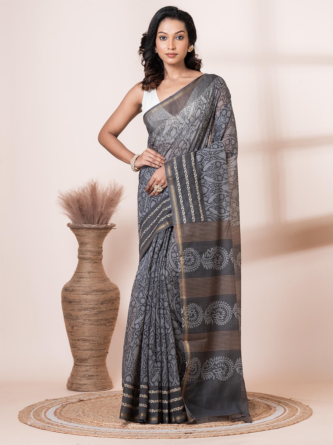 

VIBHAVARI Ethnic Motif Printed Zari Saree, Grey