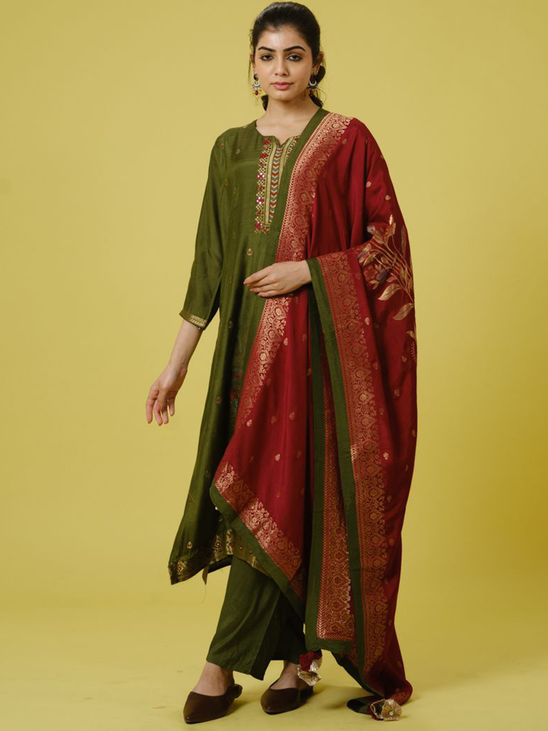 

Hassu's Women Ethnic Regular Mirror Work Silk Kurta with Trousers & With Dupatta, Green
