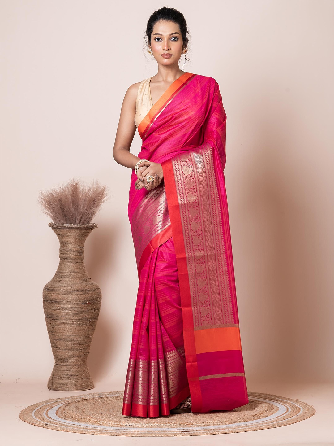 

VIBHAVARI Striped Woven Design Zari Saree, Pink