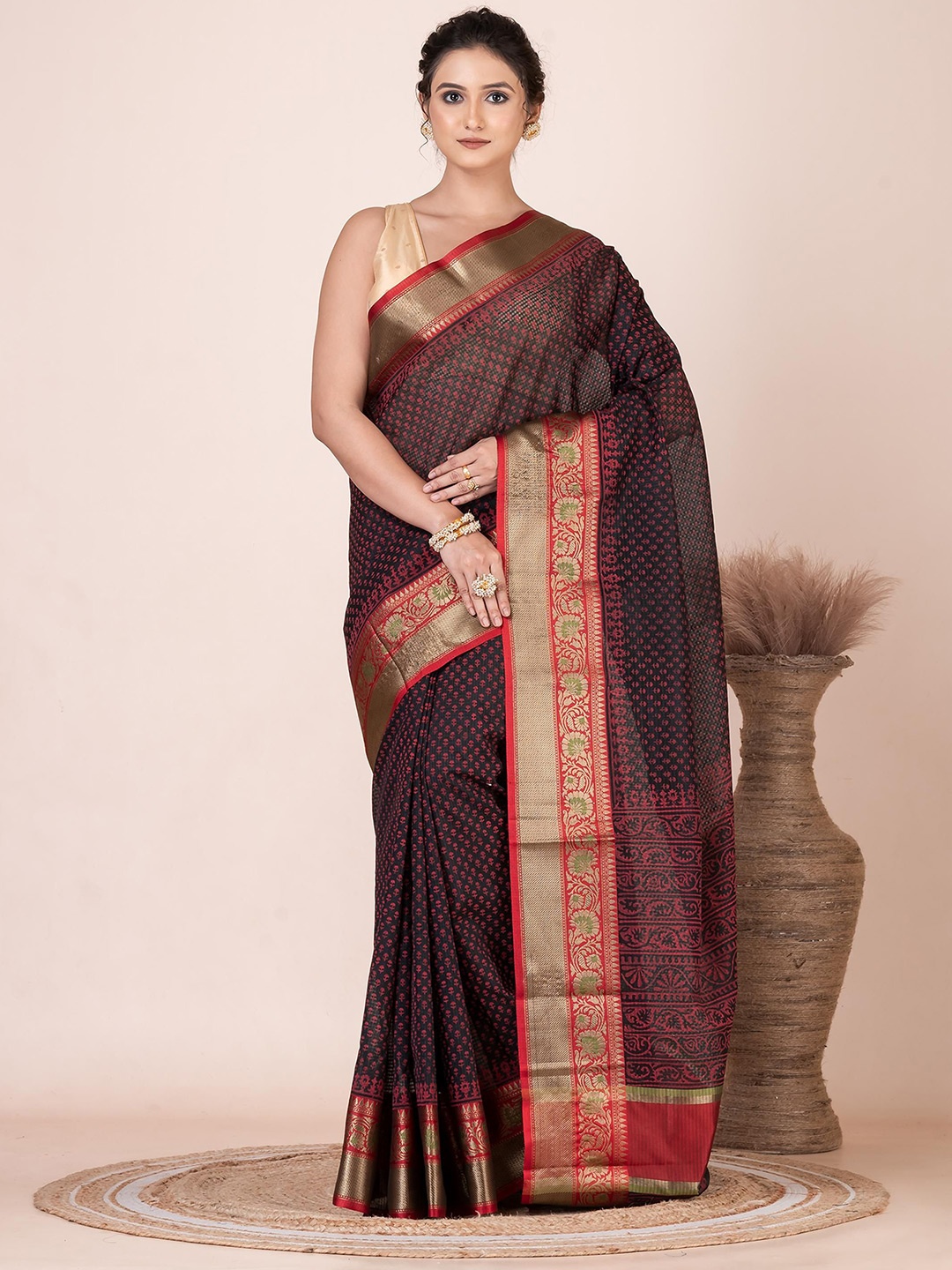 

VIBHAVARI Floral Printed Zari Woven Design Saree, Black