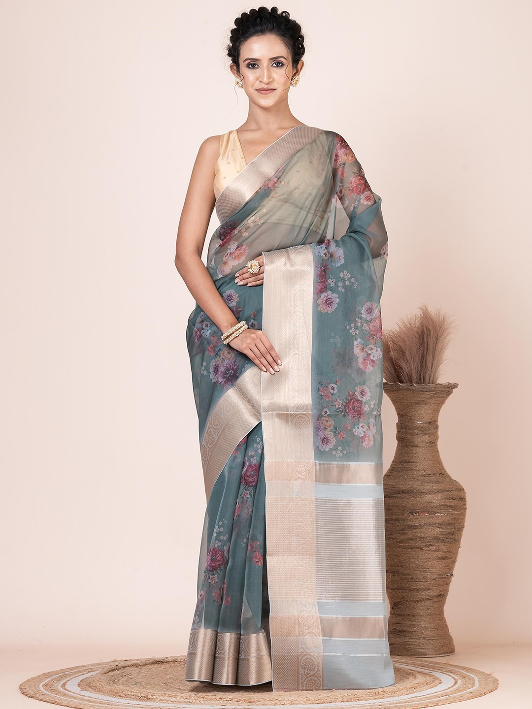 

VIBHAVARI Floral Zari Organza Saree, Green