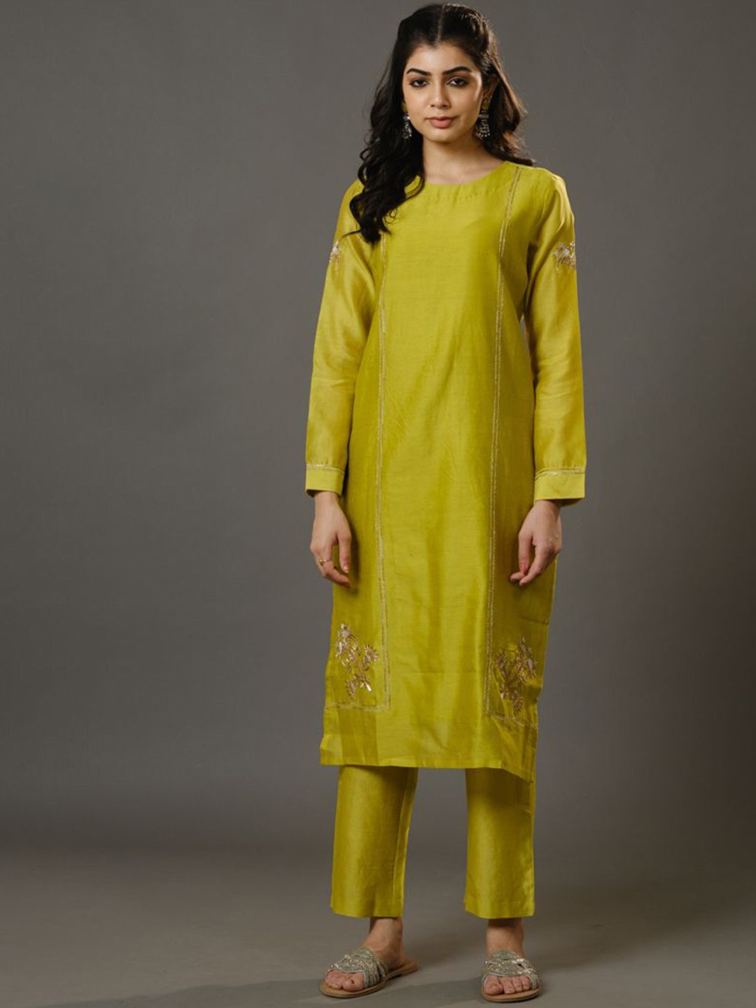 

Hassu's Floral Embroidered Straight Kurta with Trousers, Lime green