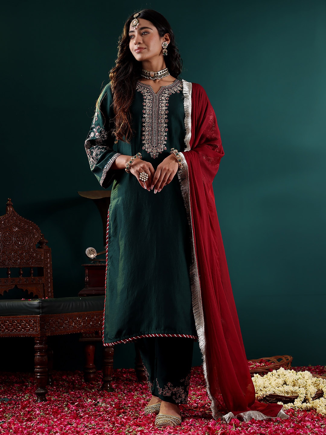 

Varanga Green Floral Embroidered Regular Sequinned Kurta With Trouser With Dupatta