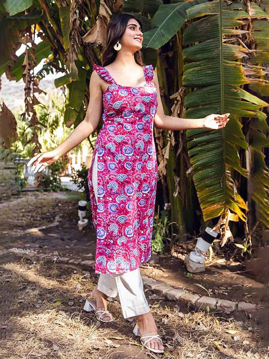 

BAESD Floral Printed Scoop Neck Straight Kurta, Pink