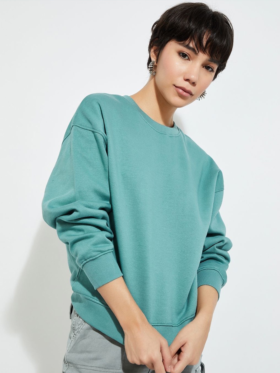 

MAX URB_N Women Solid Oversized Sweatshirt, Blue