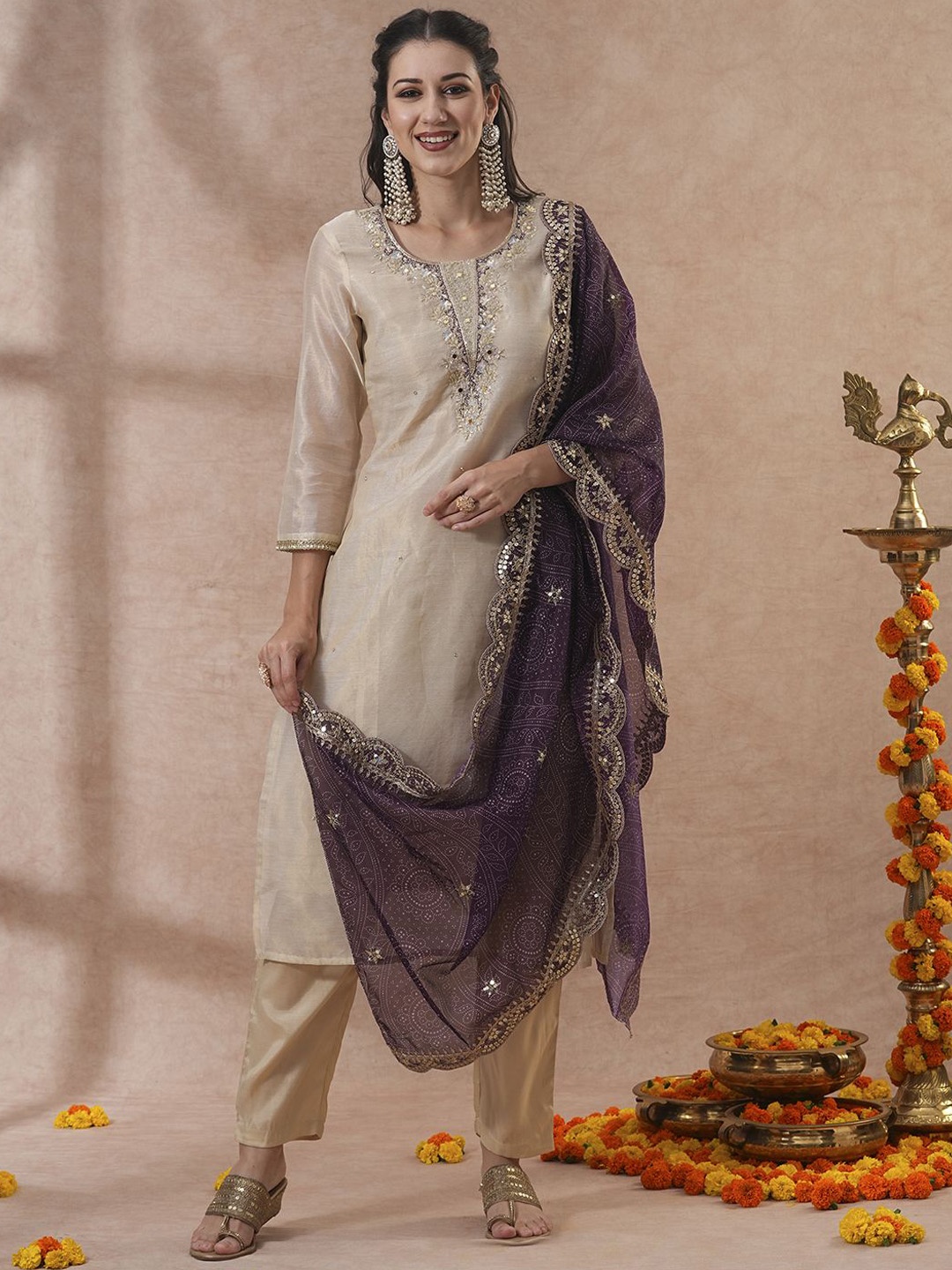 

FASHOR Floral Embroidered Beads And Stones Kurta With Trousers & Dupatta, Cream