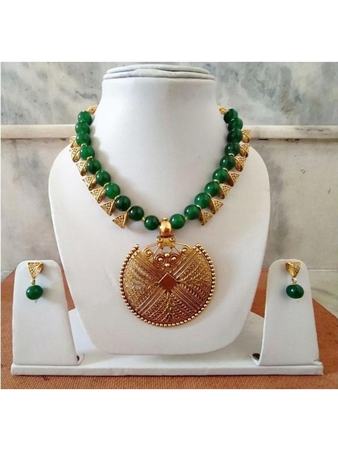 

SUNHARI Gold-Plated Artificial Beads Beaded Jewellery Set