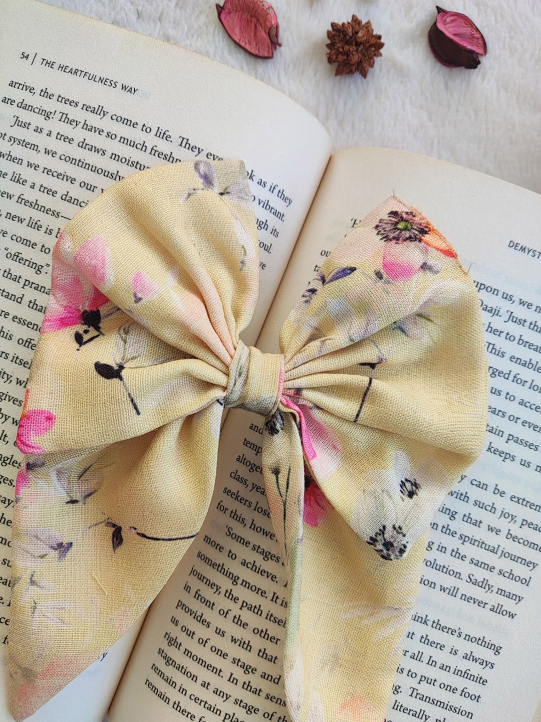 

LABEL KANUPRIYA Women Hair Bow Clip, Yellow