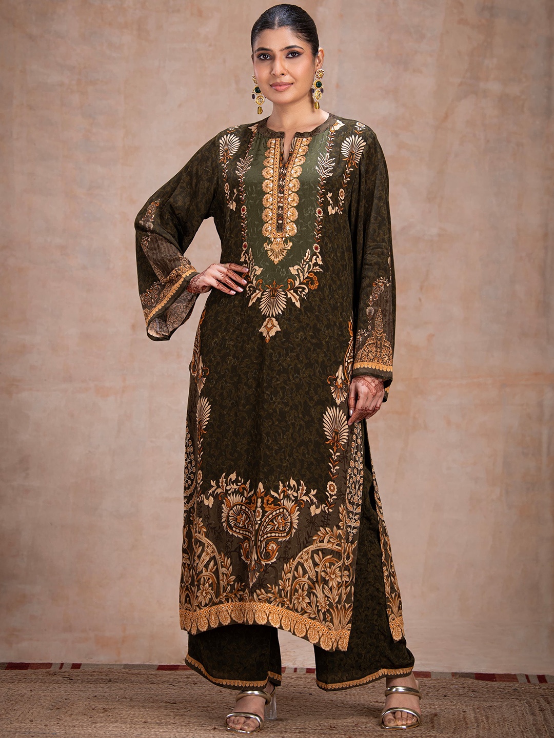 

The Front Row Women Floral Printed Regular Beads and Stones Silk Crepe Kurta with Palazzos & With Dupatta, Sea green