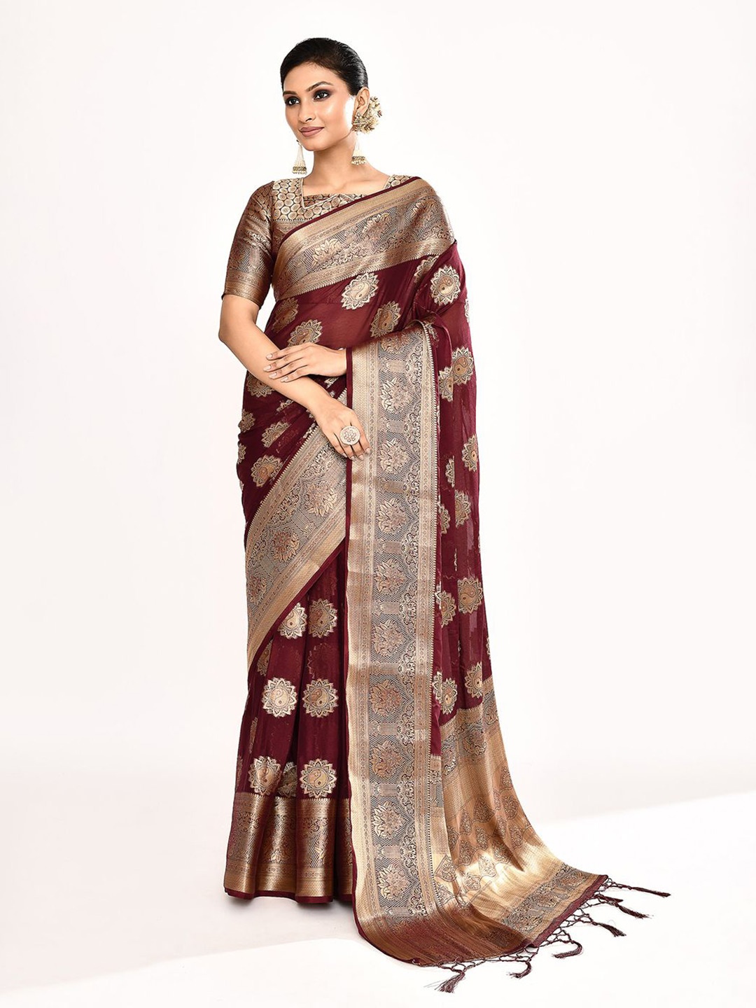 

Samyukta Singhania Woven Design Zari Saree, Maroon