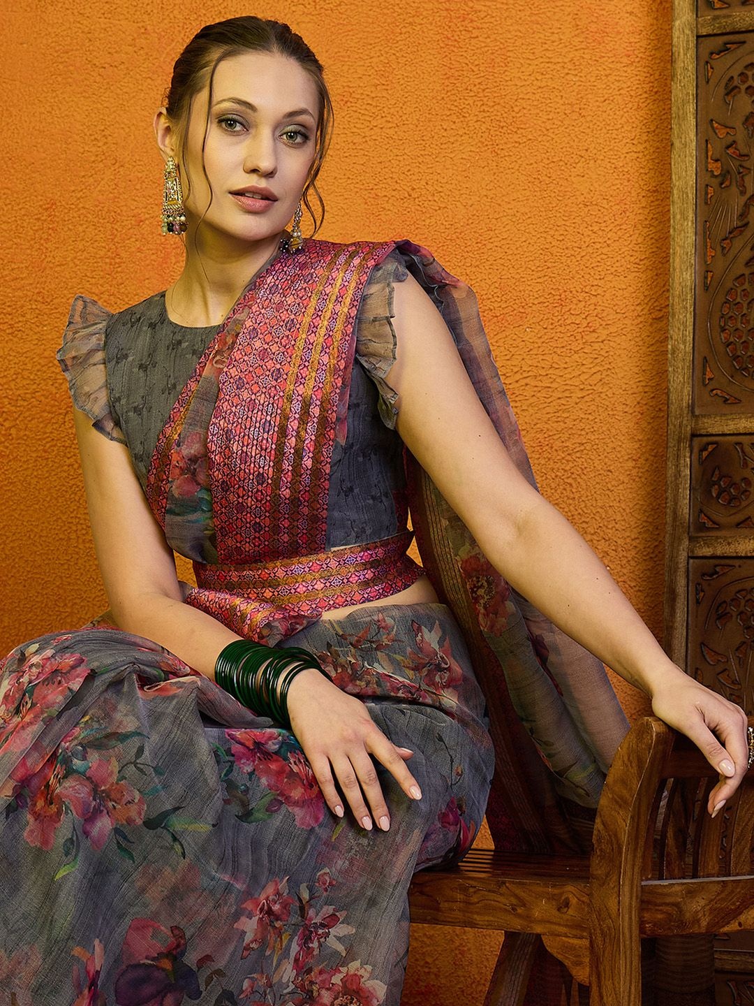 

Sangria Printed Saree With Blouse, Grey