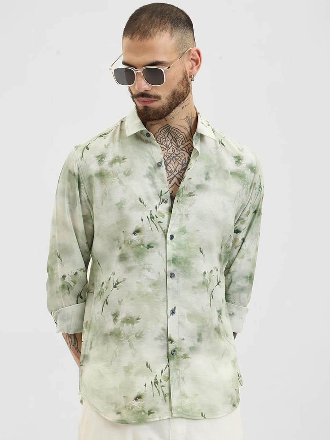 

Snitch Men Smart Spread Collar Abstract Printed Casual Shirt, Green