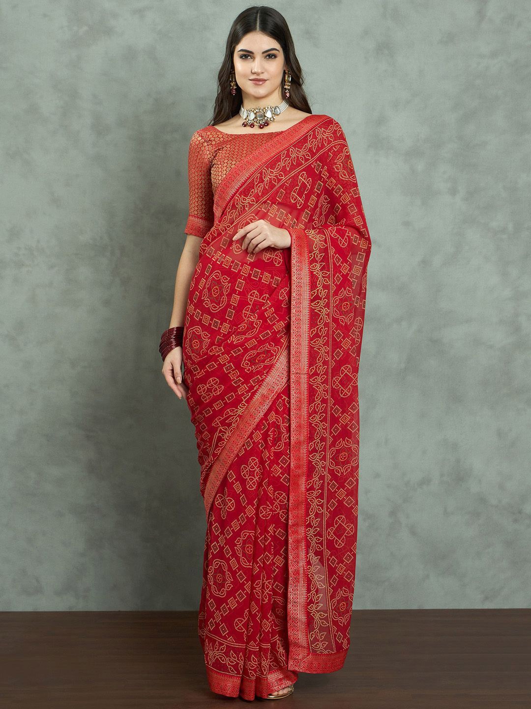 

Mitera Printed Zari Bandhani Saree, Red