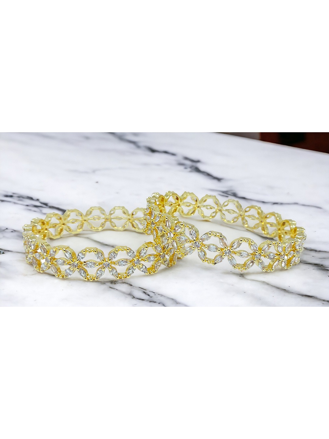 

CHRISHAN Set Of 2 Gold-Plated Crystals Studded Bangles