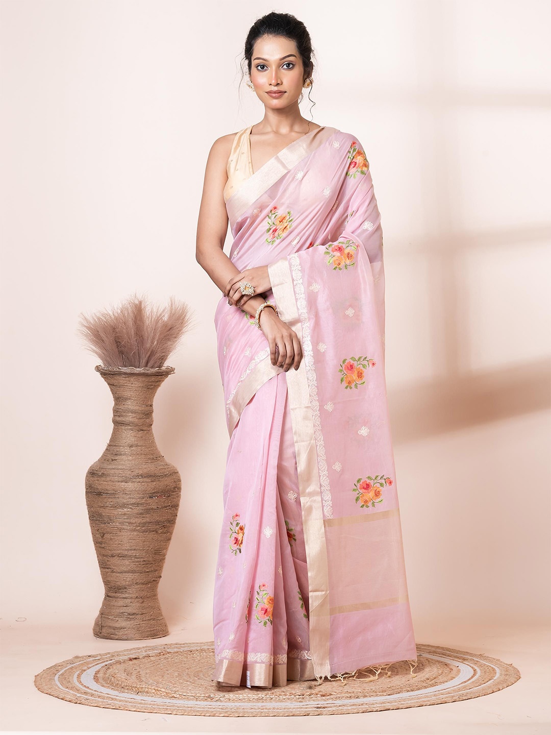 

VIBHAVARI Floral Embroidery Zari Saree, Peach